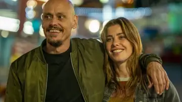 Backdrop for the TV series "Mr Inbetween" #1387432
