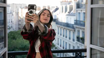 Backdrop for the TV series "Emily in Paris" #1332685