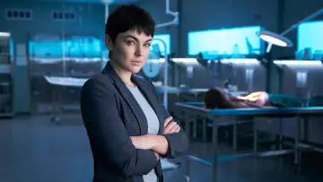 Backdrop for the TV series "Coroner" #1409937