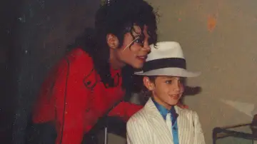 Backdrop for the TV series "Leaving Neverland" #1470842
