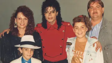 Backdrop for the TV series "Leaving Neverland" #1470844