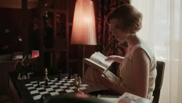 Backdrop for the TV series "The Queen