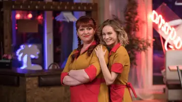 Two Broke Girls poster