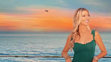 Backdrop for the TV series "Christina on the Coast" #1510243