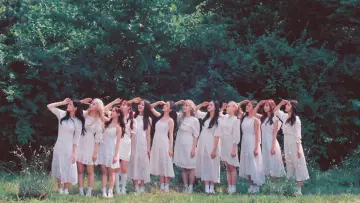 Backdrop for the TV series "LOONA TV" #1350733