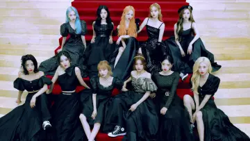 Backdrop for the TV series "LOONA TV" #1350737