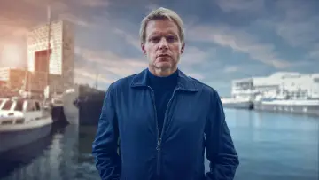 Backdrop for the TV series "Van der Valk" #1266596