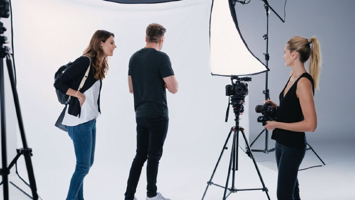 How models can effectively collaborate with photographers on set