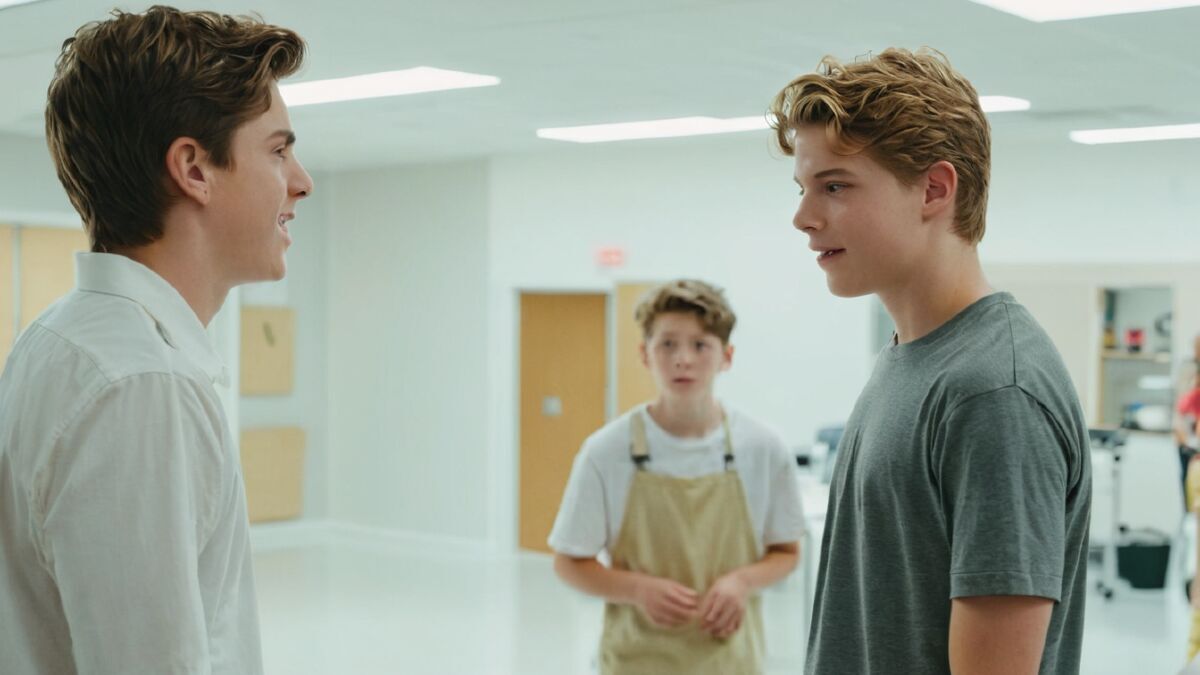 How to interact with other candidates during group auditions